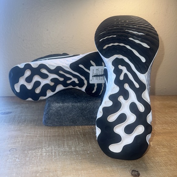 New Women's Nike React Infinity Run FK 3 in Black/White Size US 7 NWT DD3024001 - Picture 11 of 14